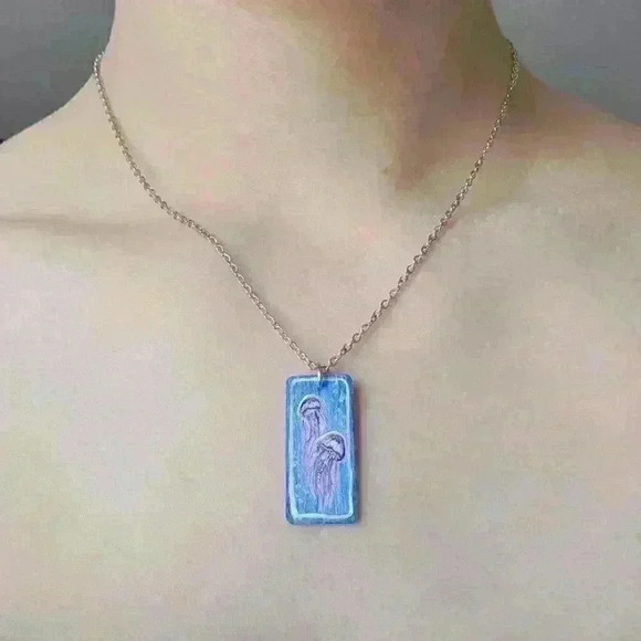 Jellyfish pendant necklace on a small silver chain ✦ Mermaid ocean lover style ✦ - Picture 2 of 7